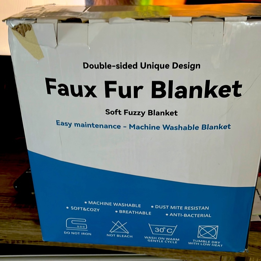 Faux fur blanket